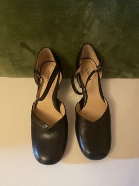 Strictly Comfort Black Leather Strap Round-Toe Heels